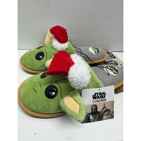 New Star Wars Mandalorian The Child Baby Yoda Unisex Slippers with Santa Hat - Picture 5 of 6